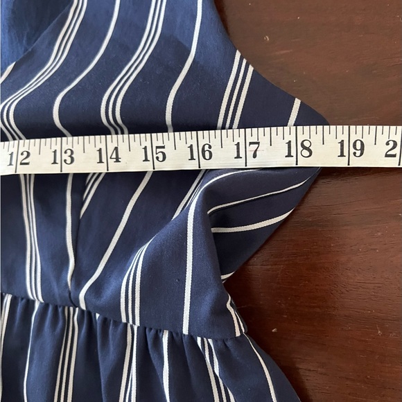 Gianni Bini V-Neck Tiered Ruffled Top | size 8 - Picture 9 of 13